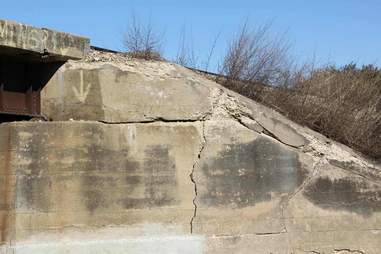 Cracking on north abutment
